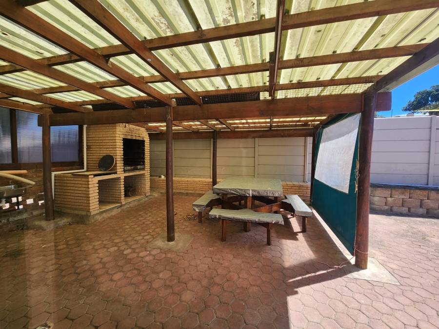 4 Bedroom Property for Sale in Dana Bay Western Cape